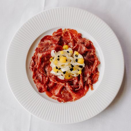 Carpaccio di Wagyu con insalata capricciosa