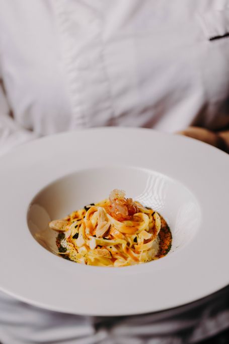 Tagliolini al mojito, gambero rosso e filetto di mandorle